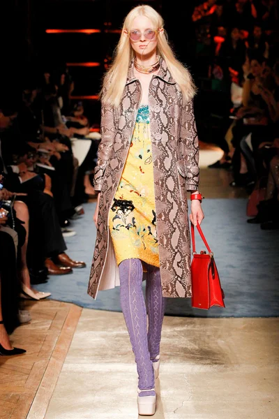 Look 32